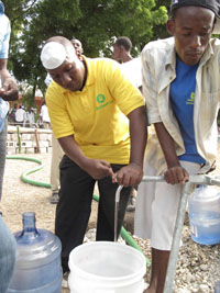 Oxfam Wasserverteilung Trinkwasser für Haiti Spenden Sie einen Monat