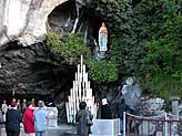 Die heilige Quelle von Lourdes in Frankreich