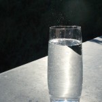 Wasserglas mit Mineralwasser